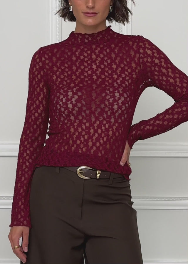 Langarmshirt aus Spitze - burgundy von SASSYCLASSY
