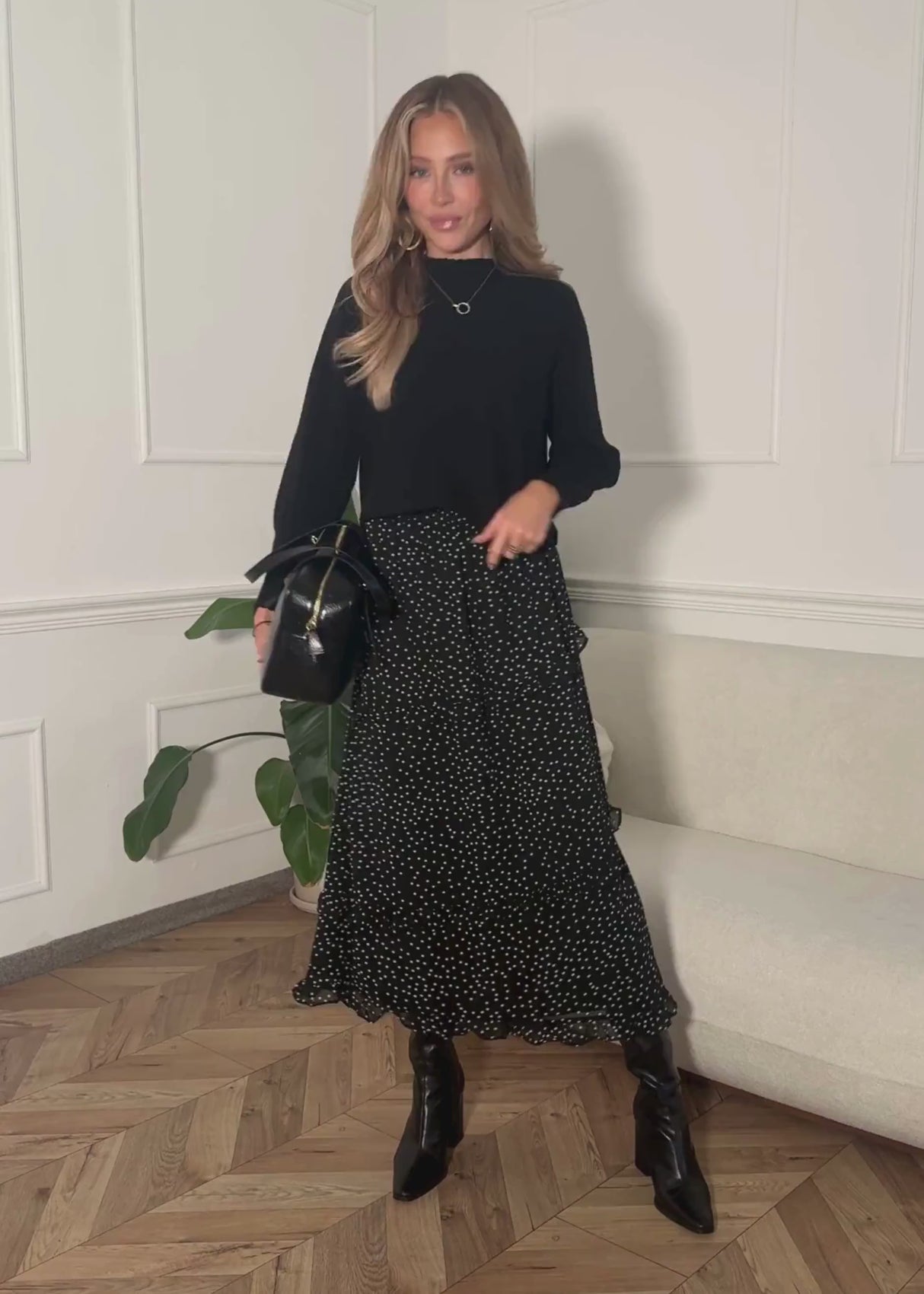 Polka dot long skirt with ruffles - black