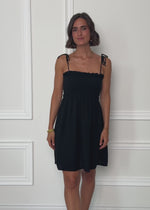 Musselin Kleid mit Smok-Oberteil und Schleifenträgern - schwarz