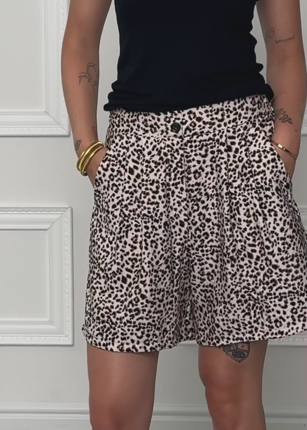 City Bermudashorts mit Leo-Print - beige by SASSYCLASSY