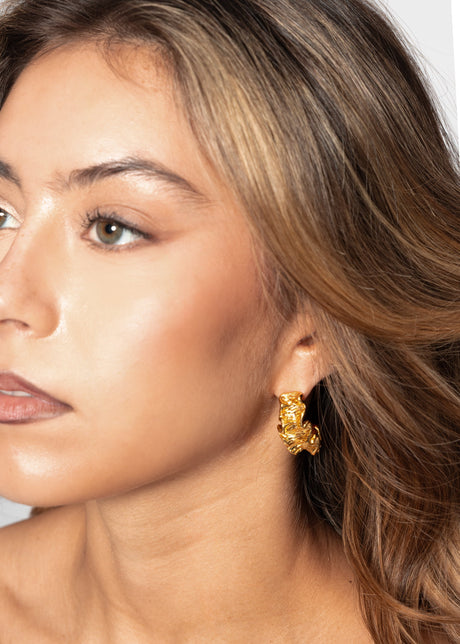 Sculptural stud earrings - gold