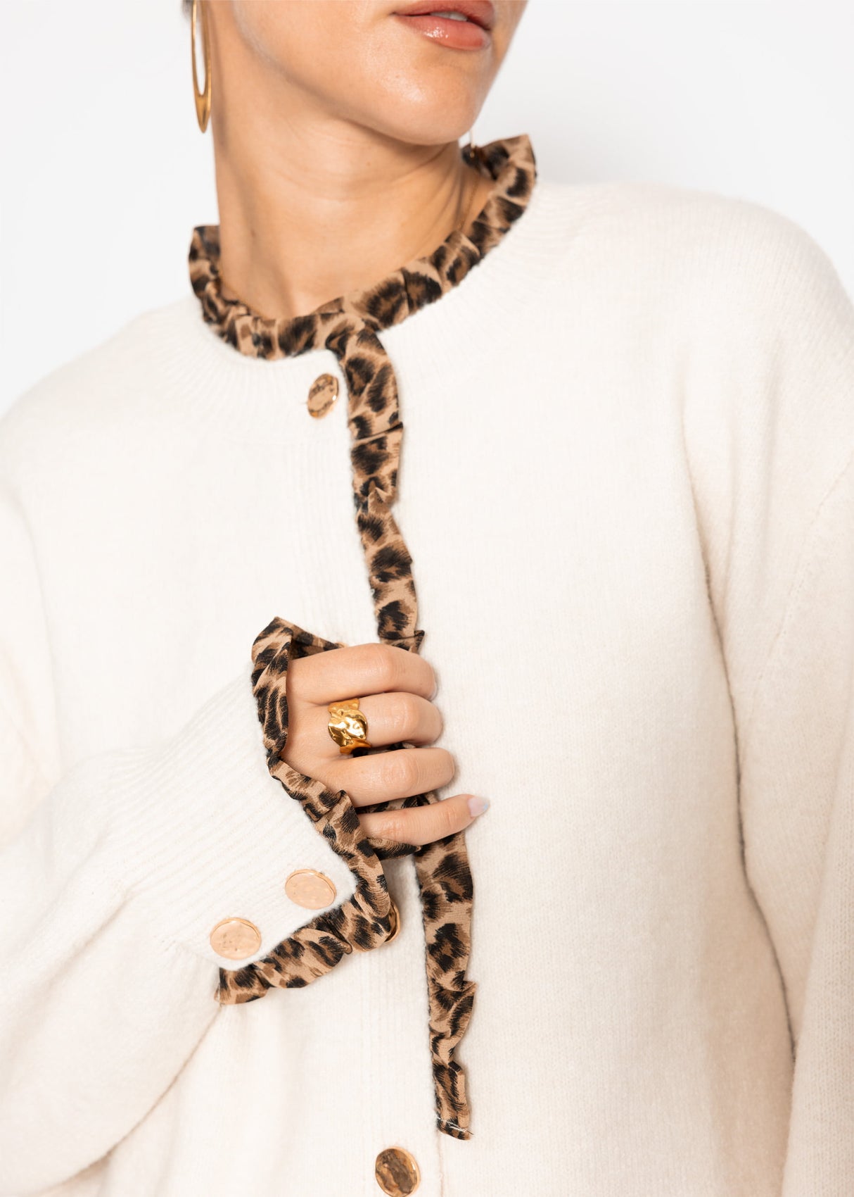 Cardigan mit Rüschen im Leo-Print - offwhite