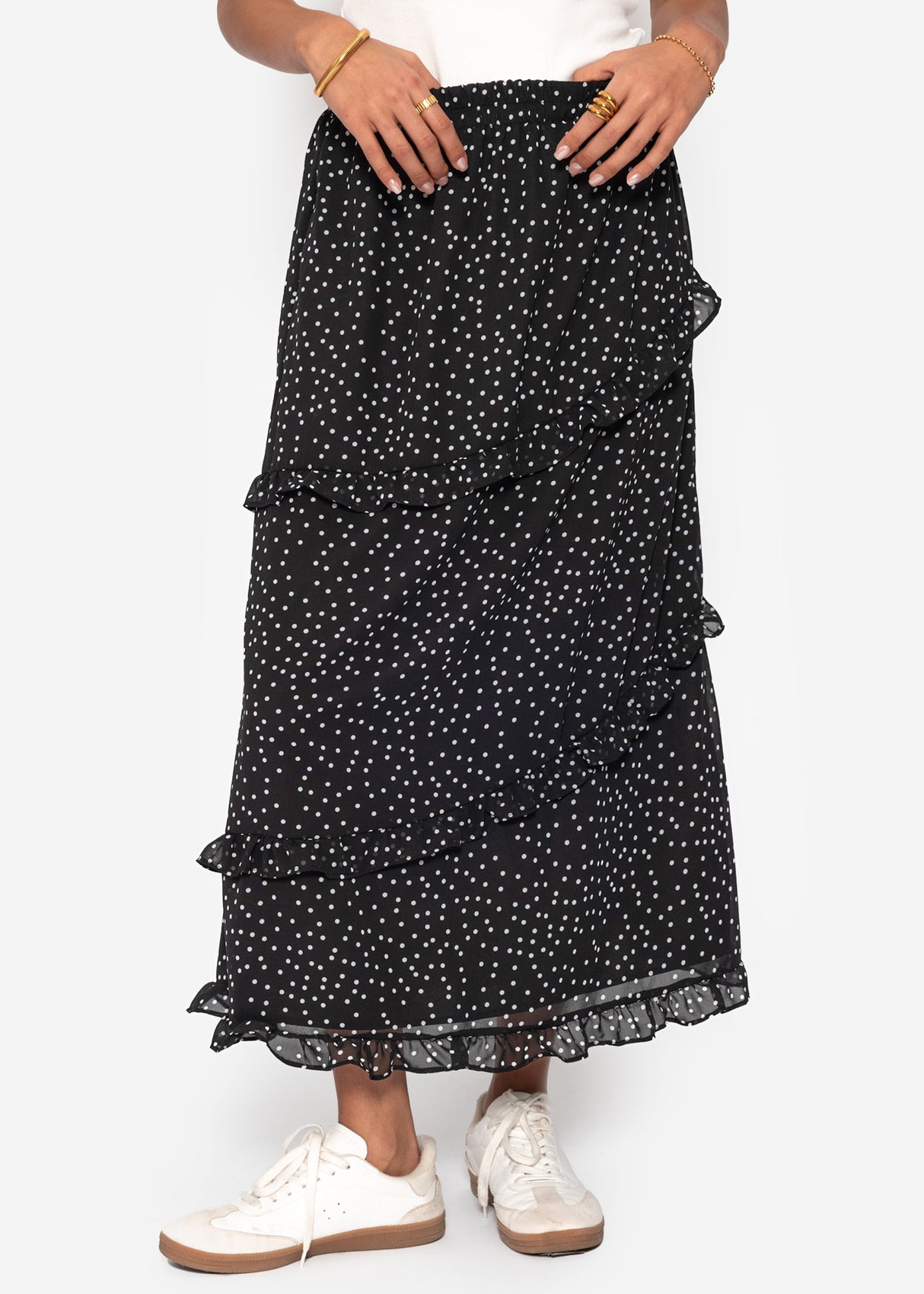 Polka dot long skirt with ruffles - black