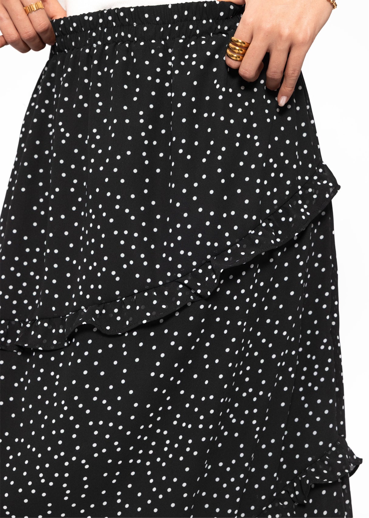 Polka dot long skirt with ruffles - black