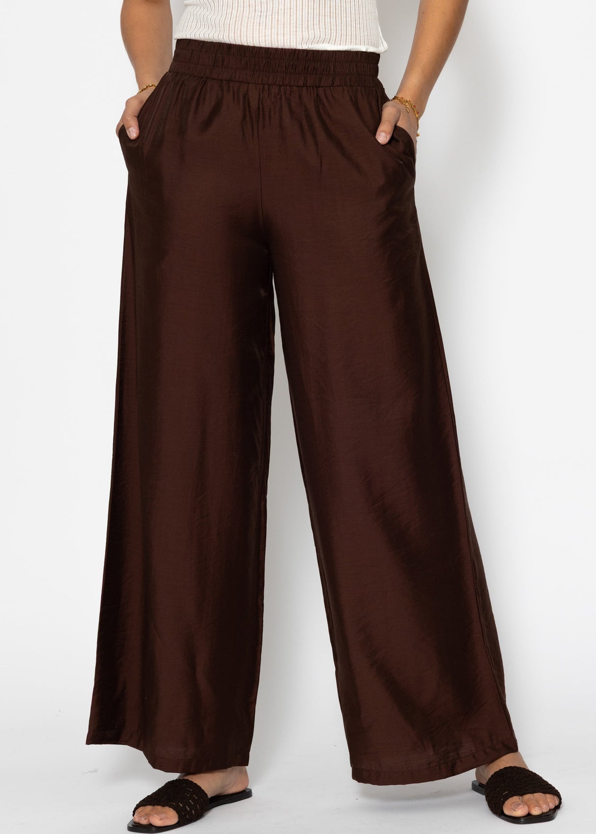 Glänzende Stoffhose mit geradem Bein - braun