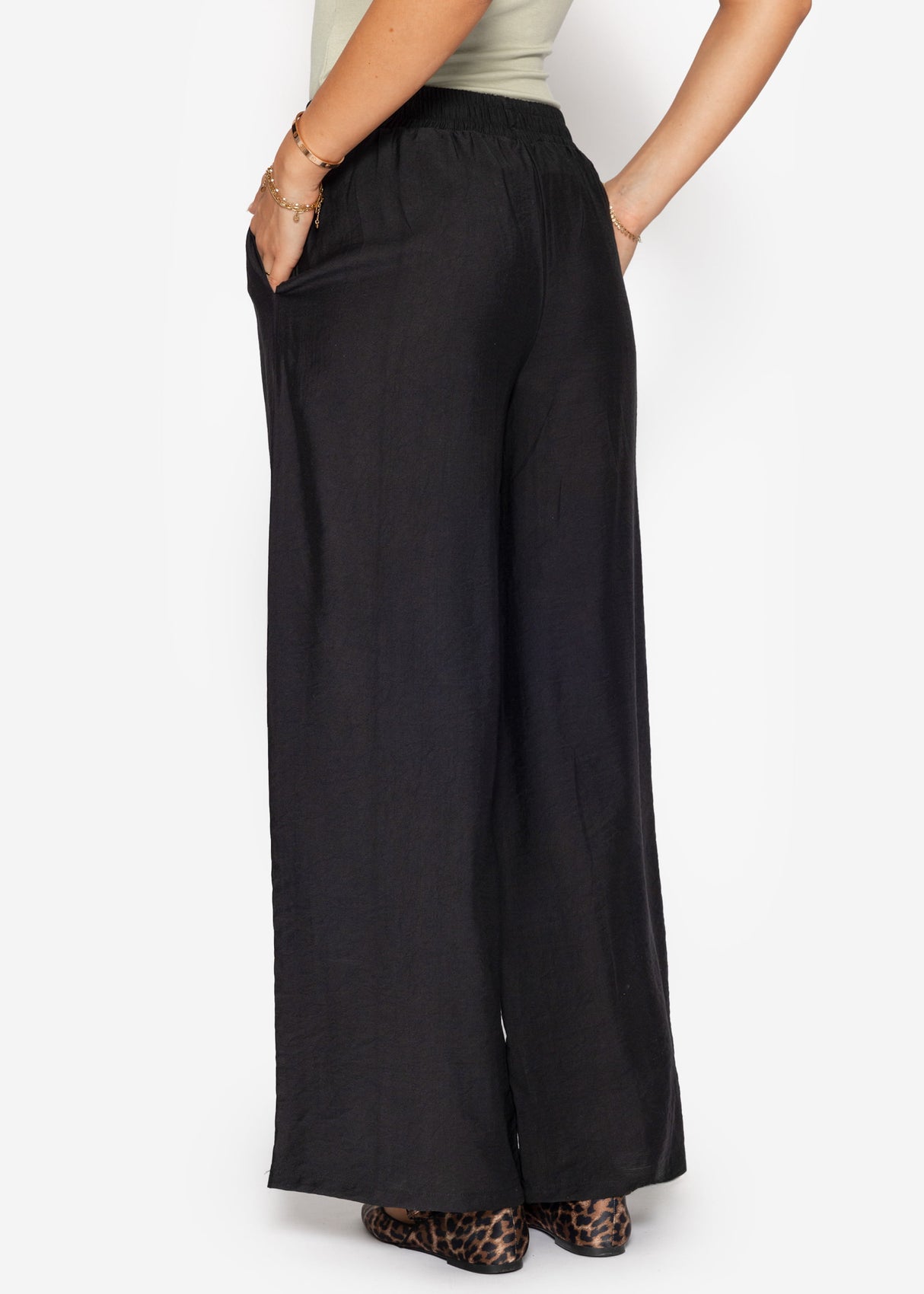 Glänzende Stoffhose mit geradem Bein - schwarz