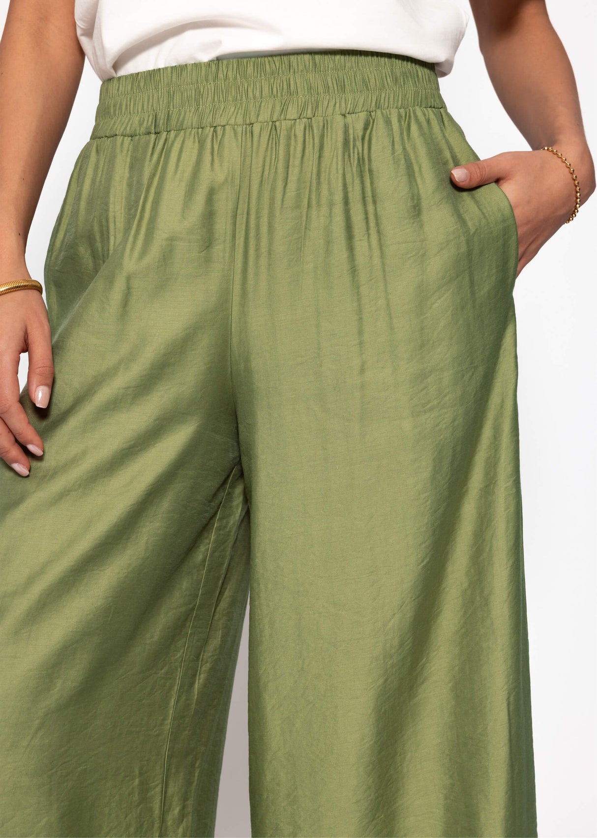 Shiny fabric trousers with a straight leg - Khaki
