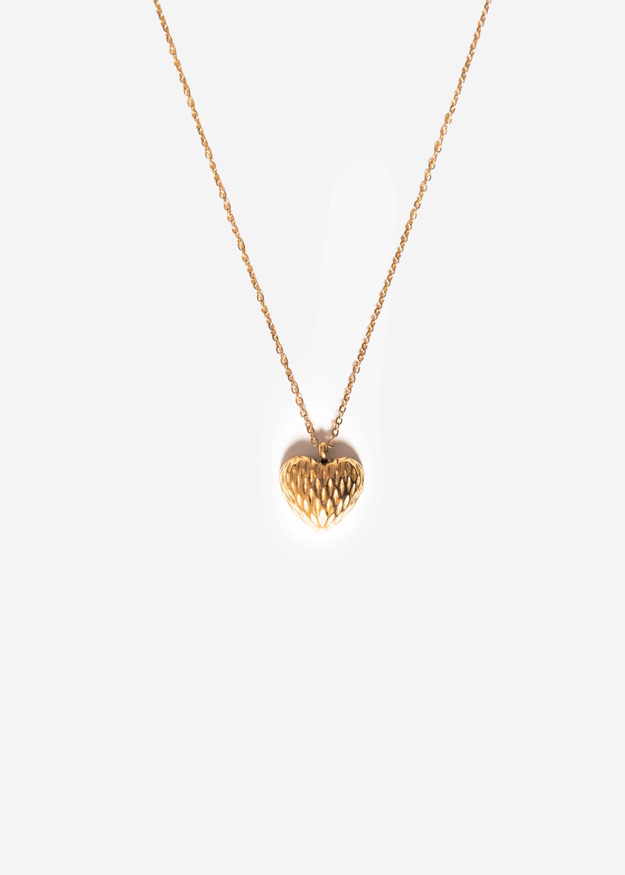 Halskette mit gehämmertem Herz - gold