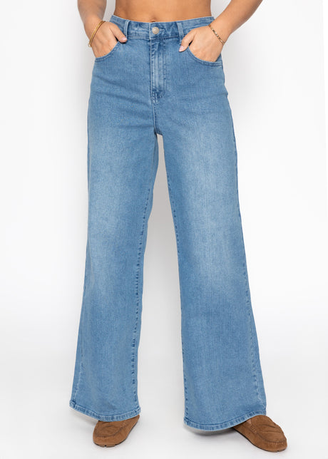 High Waist Jeans mit weitem Bein - hellblau von SASSYCLASSY