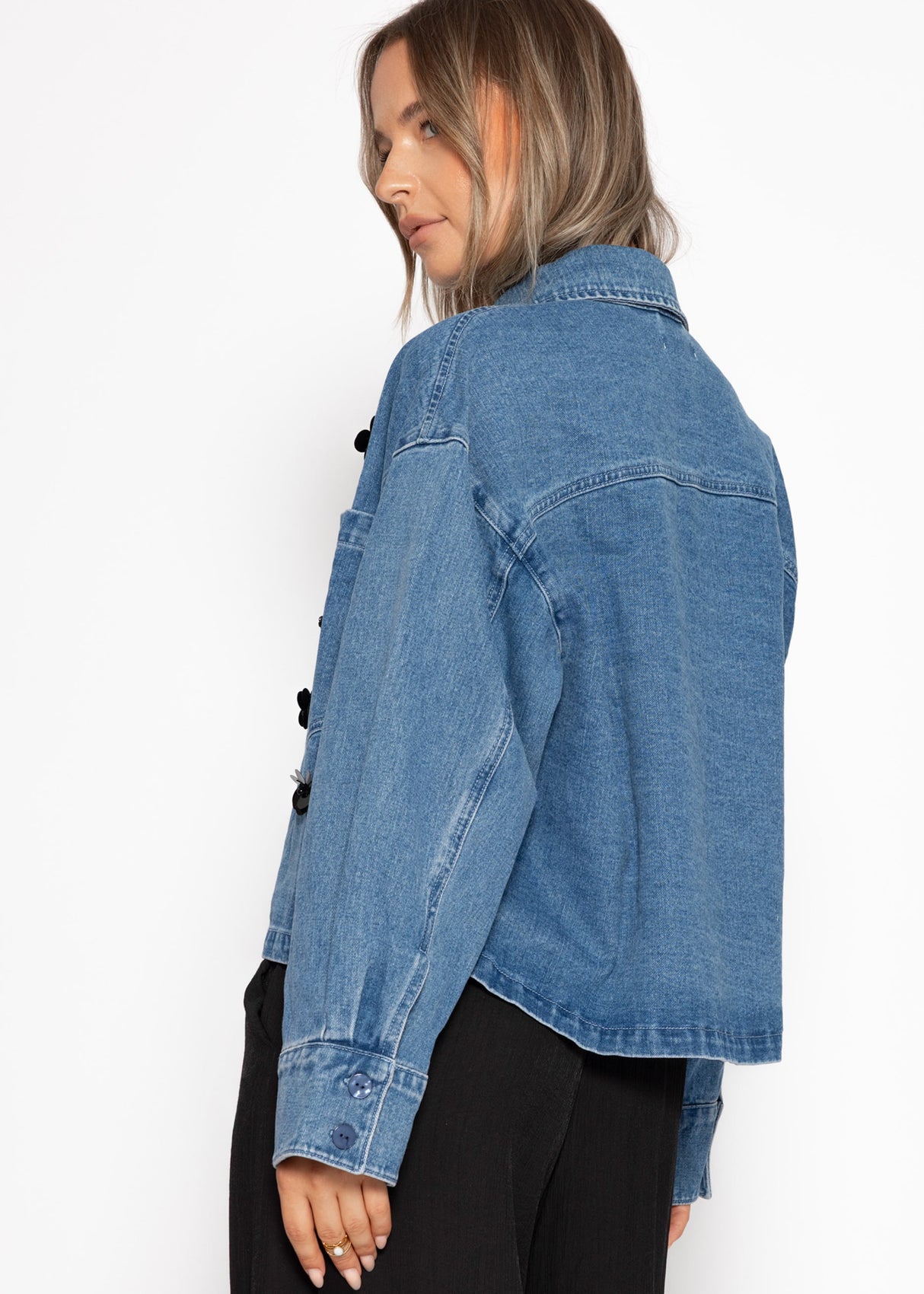 Jeansjacke mit Blumenapplikationen - blau