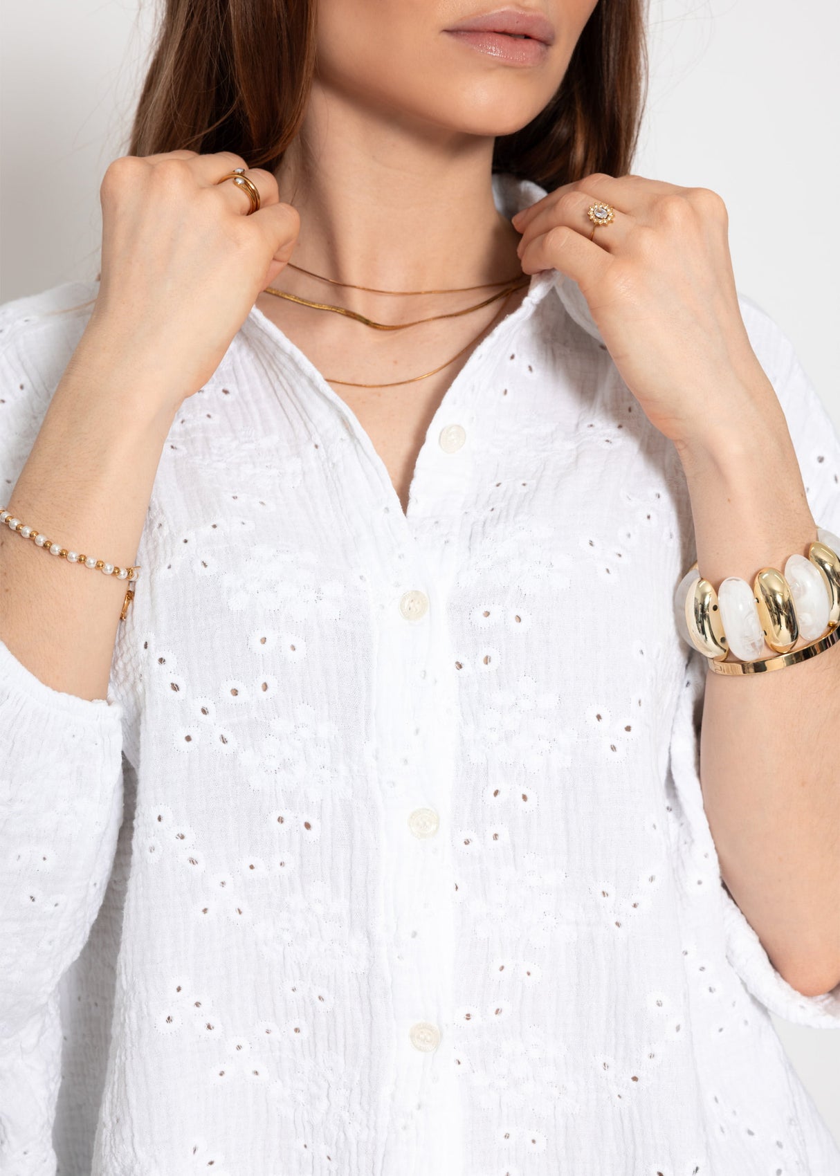 Short-sleeved muslin blouse with eyelet embroidery - white