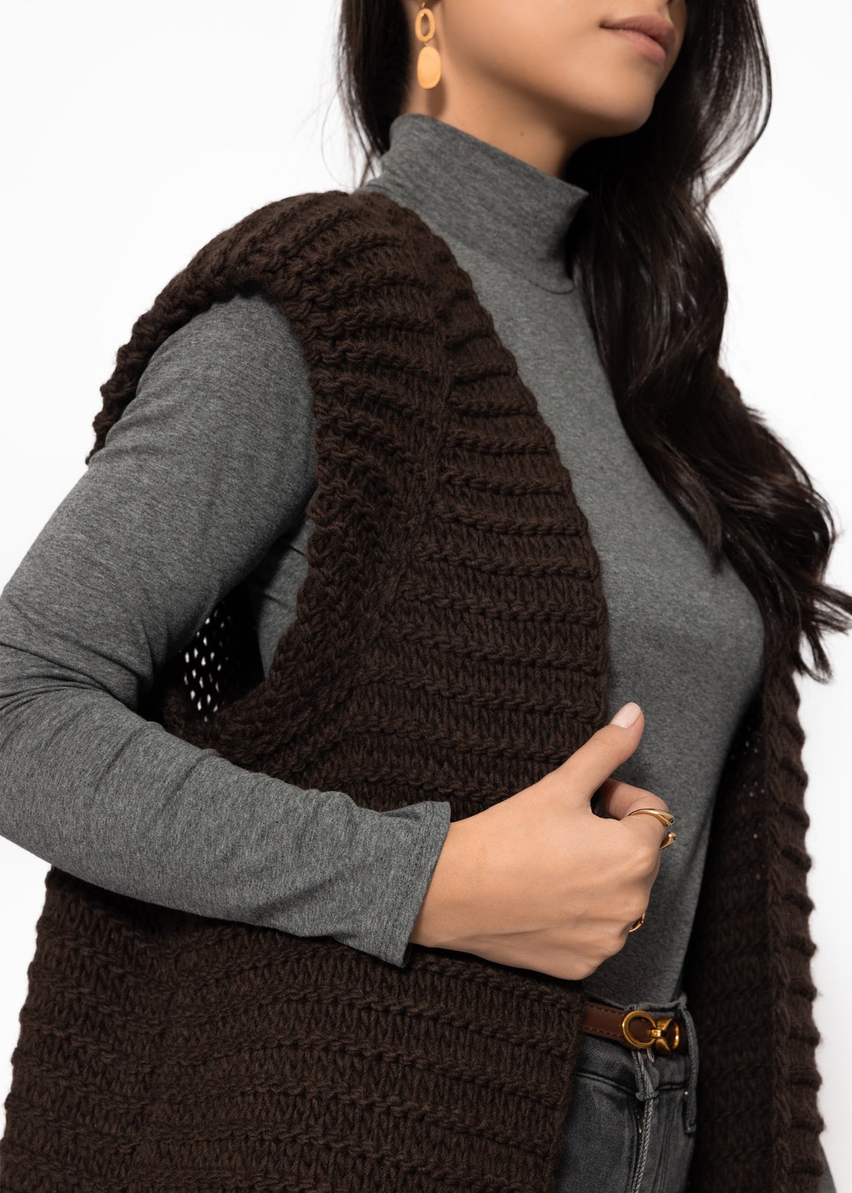 Long sleeveless knit vest with structured shoulders - brown