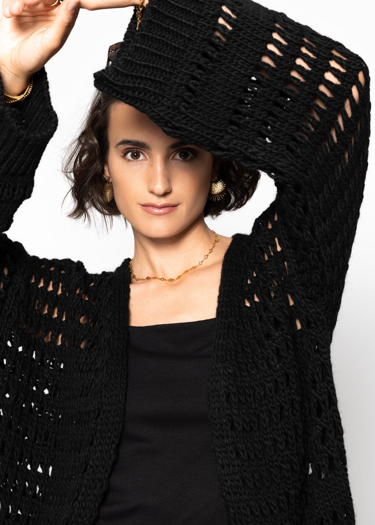 Lässige Strickjacke mit Lochstrickmuster - schwarz
