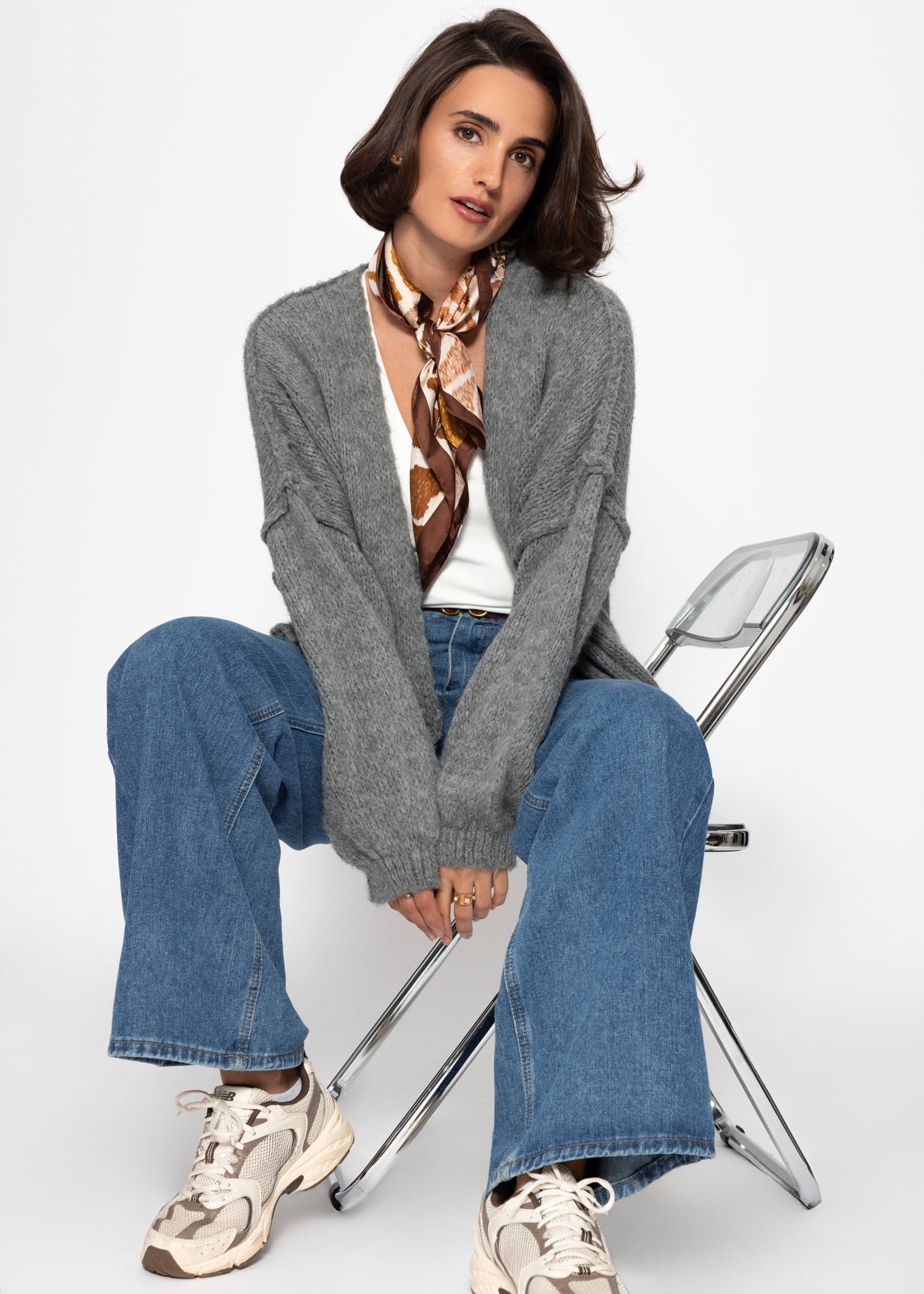 Lässiger Cardigan mit Außennähten - dunkelgrau
