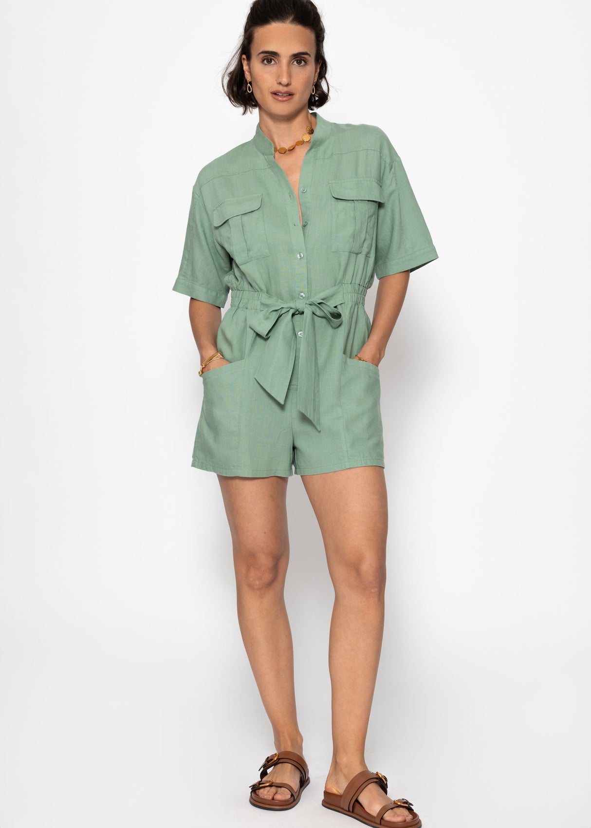 Leinenjumpsuit mit Bindegürtel - salbeigrün