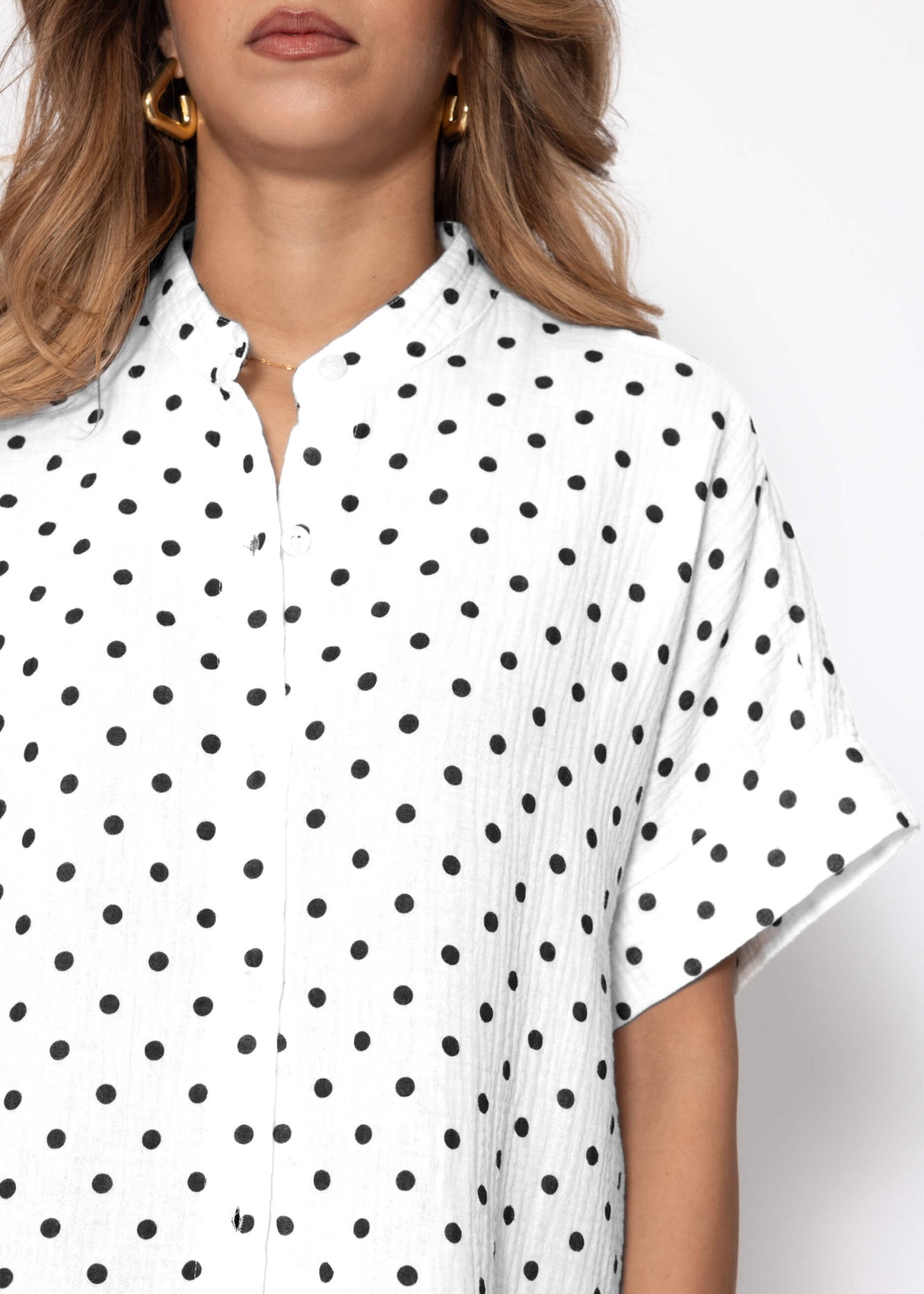 Kurzarm Musselin Bluse mit Punkten - weiß