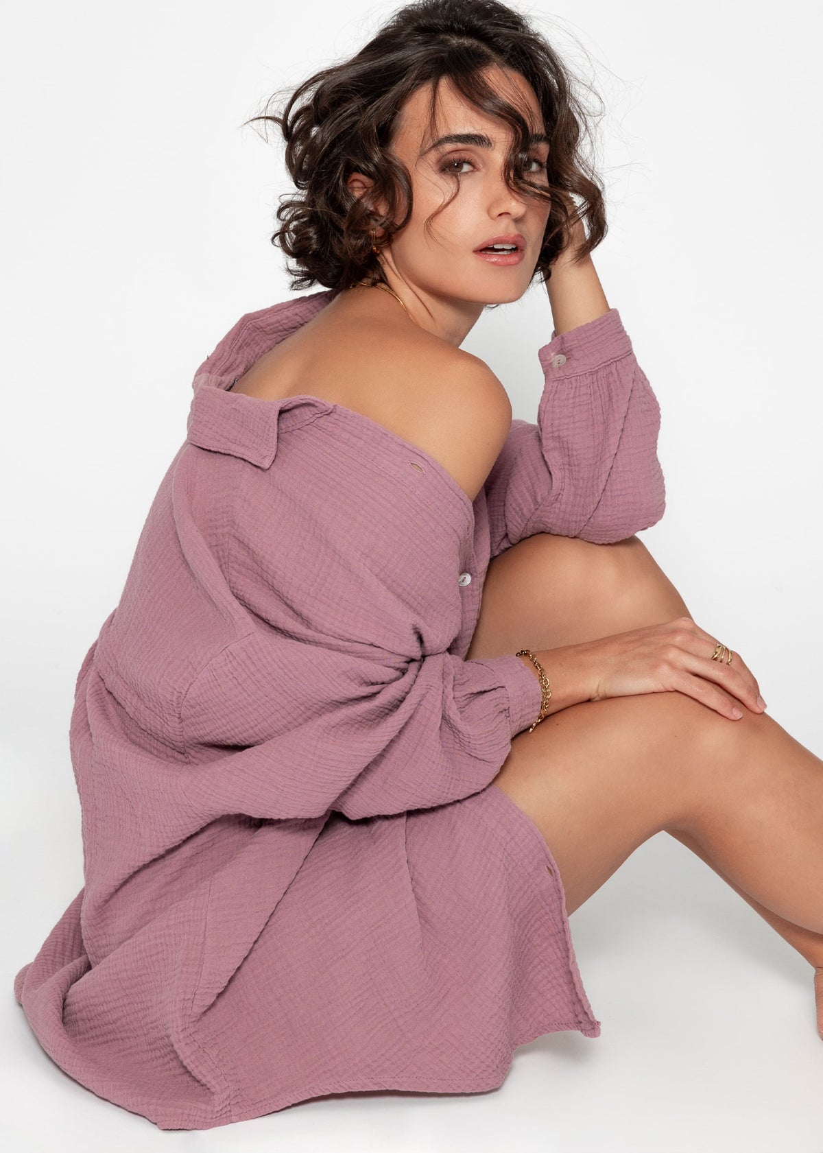 SASSYCLASSY Longbluse Oversize Musselin Bluse Damen Langarm Elegant Hemdbluse lang aus Baumwolle mit V-Ausschnitt, One Size (Gr. 36-48)