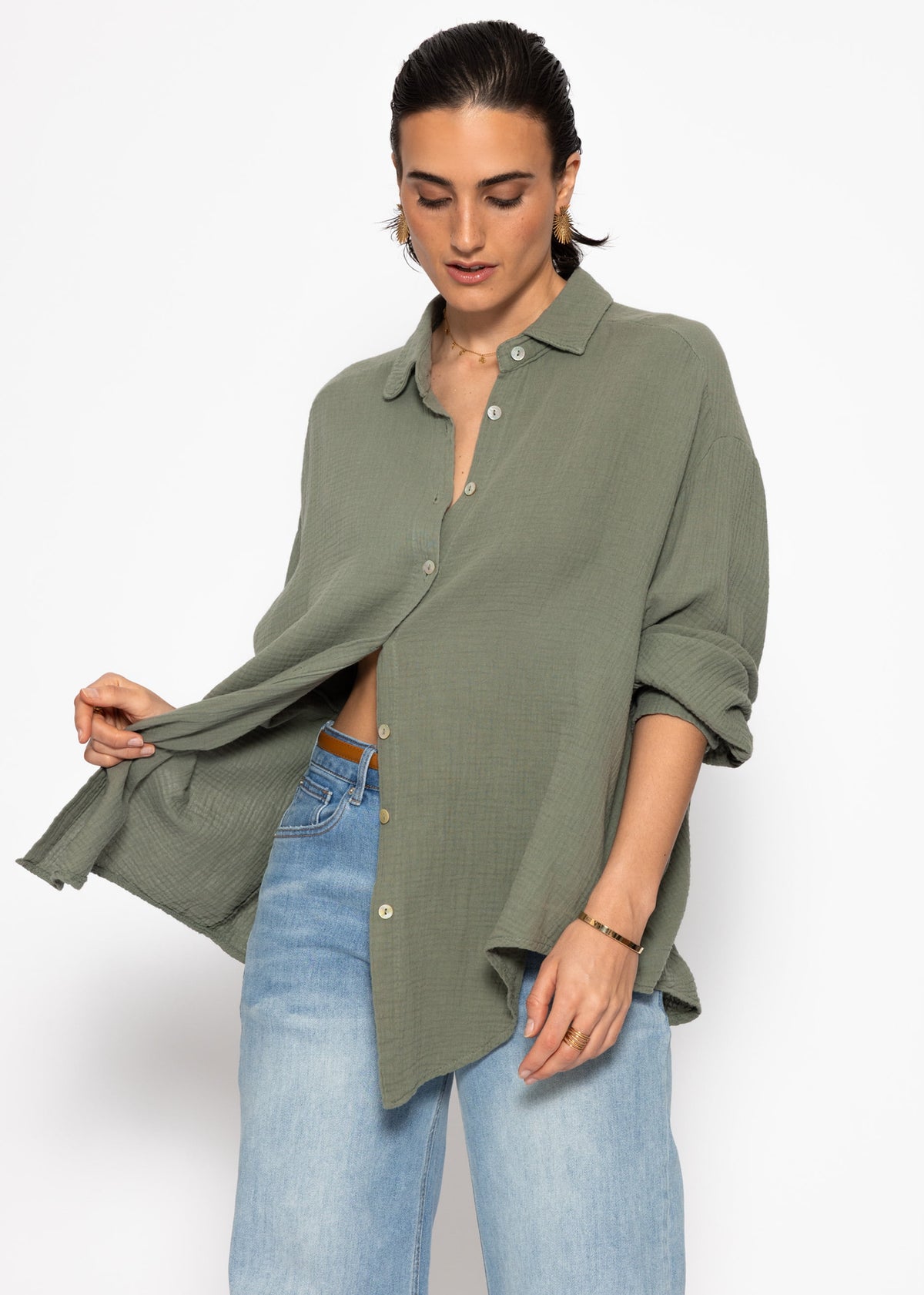 SASSYCLASSY Longbluse Oversize Musselin Bluse Damen kurz Langarm Elegant Hemdbluse lang aus Baumwolle mit V-Ausschnitt, One Size (Gr. 36-48)