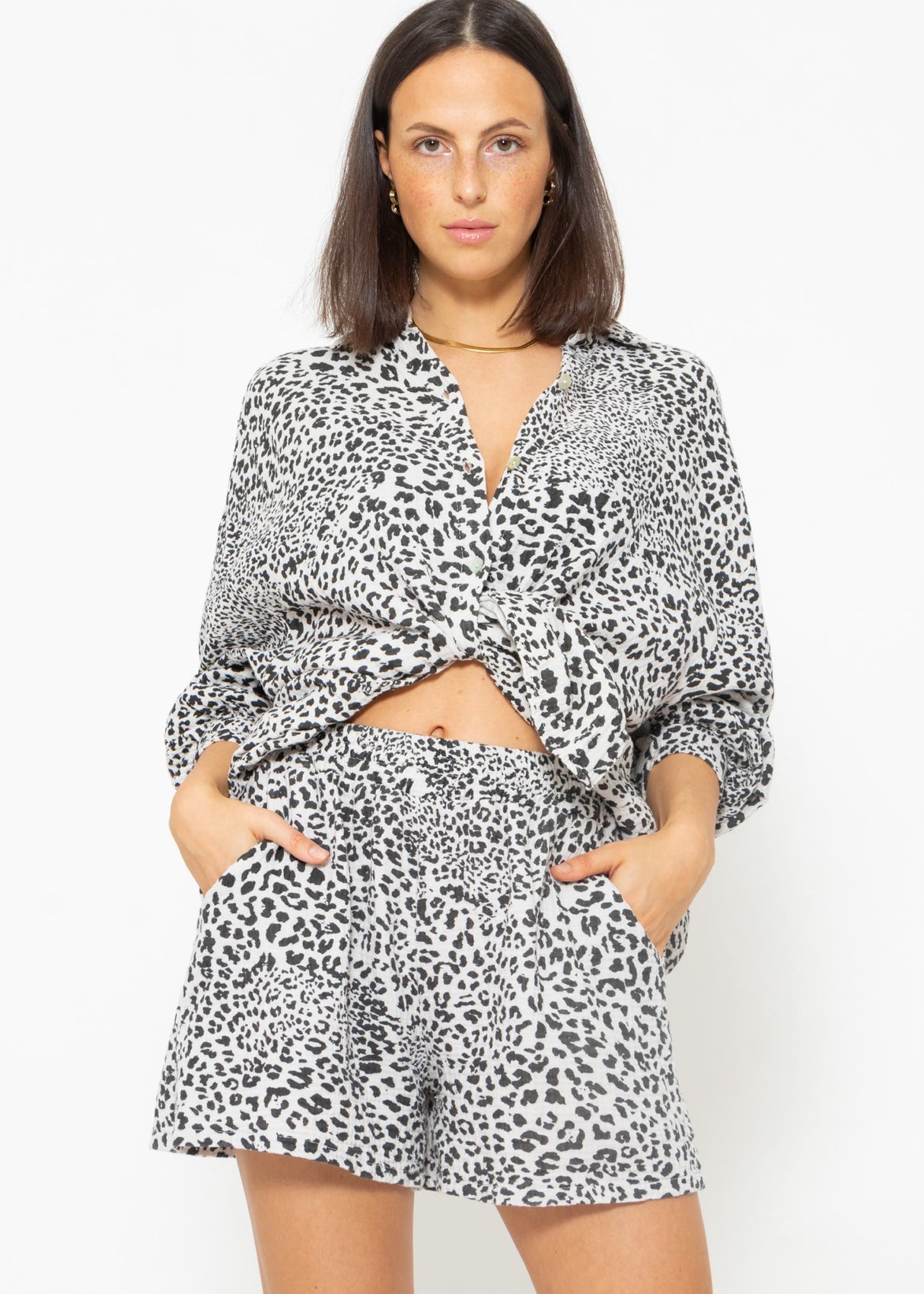 Muslin shorts with leopard print, light beige
