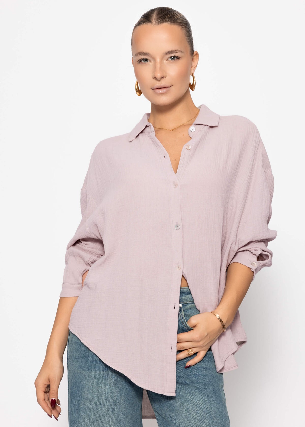 SASSYCLASSY Longbluse Oversize Musselin Bluse Damen kurz Langarm Elegant Hemdbluse lang aus Baumwolle mit V-Ausschnitt, One Size (Gr. 36-48)