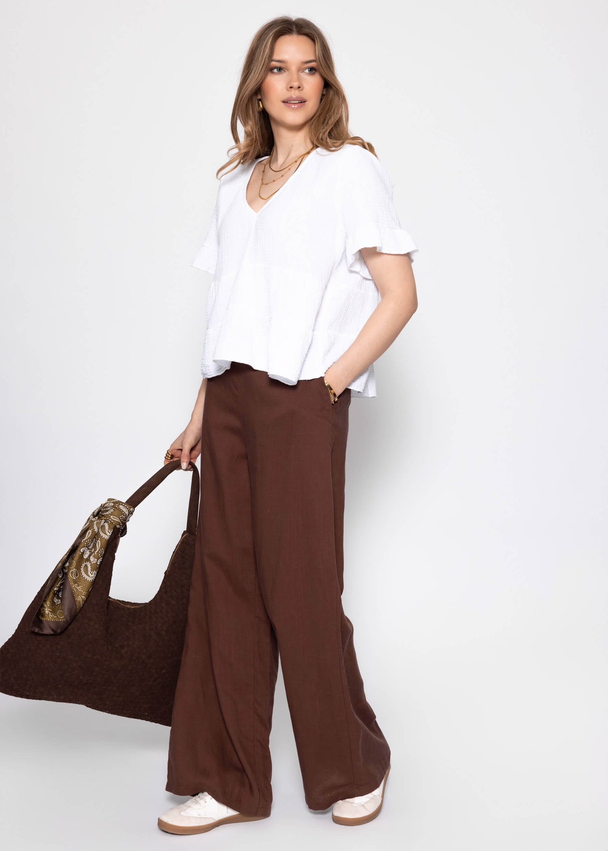 Musselin Shirt mit Volants und tiefem V-Ausschnitt - weiß
