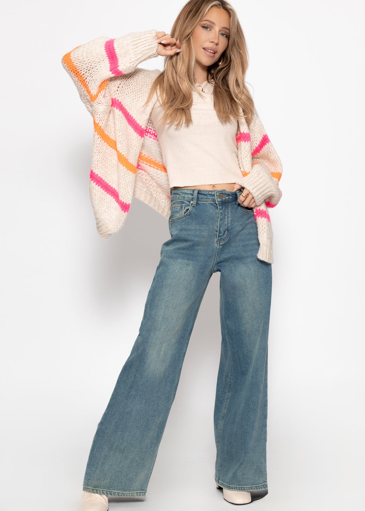 Oversize Cardigan mit pink und orange Streifen, offwhite