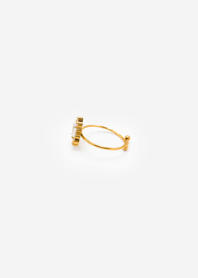 Ring with diamantes in a flower shape - gold