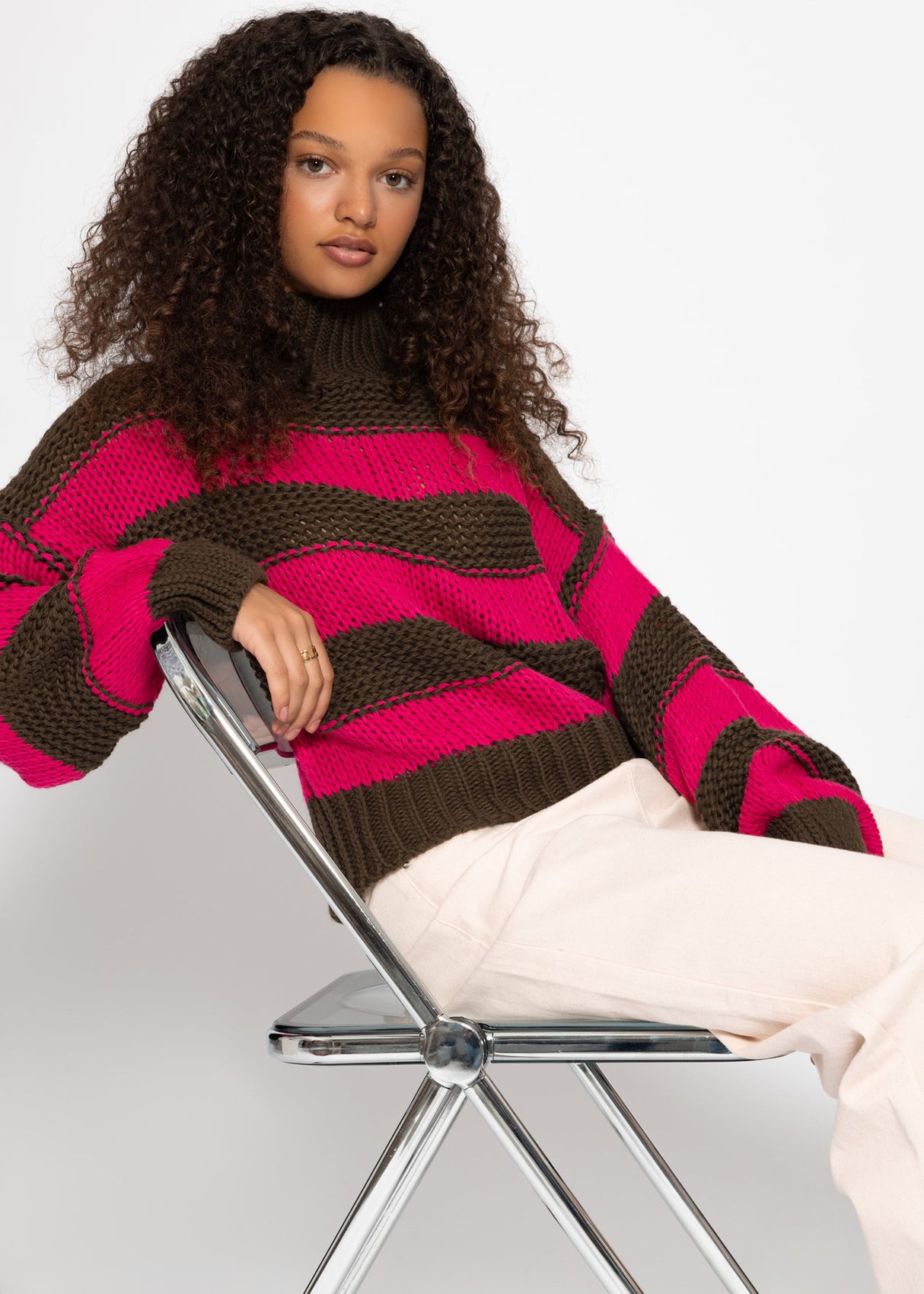 Rollkragenpullover mit Streifen, khaki-pink