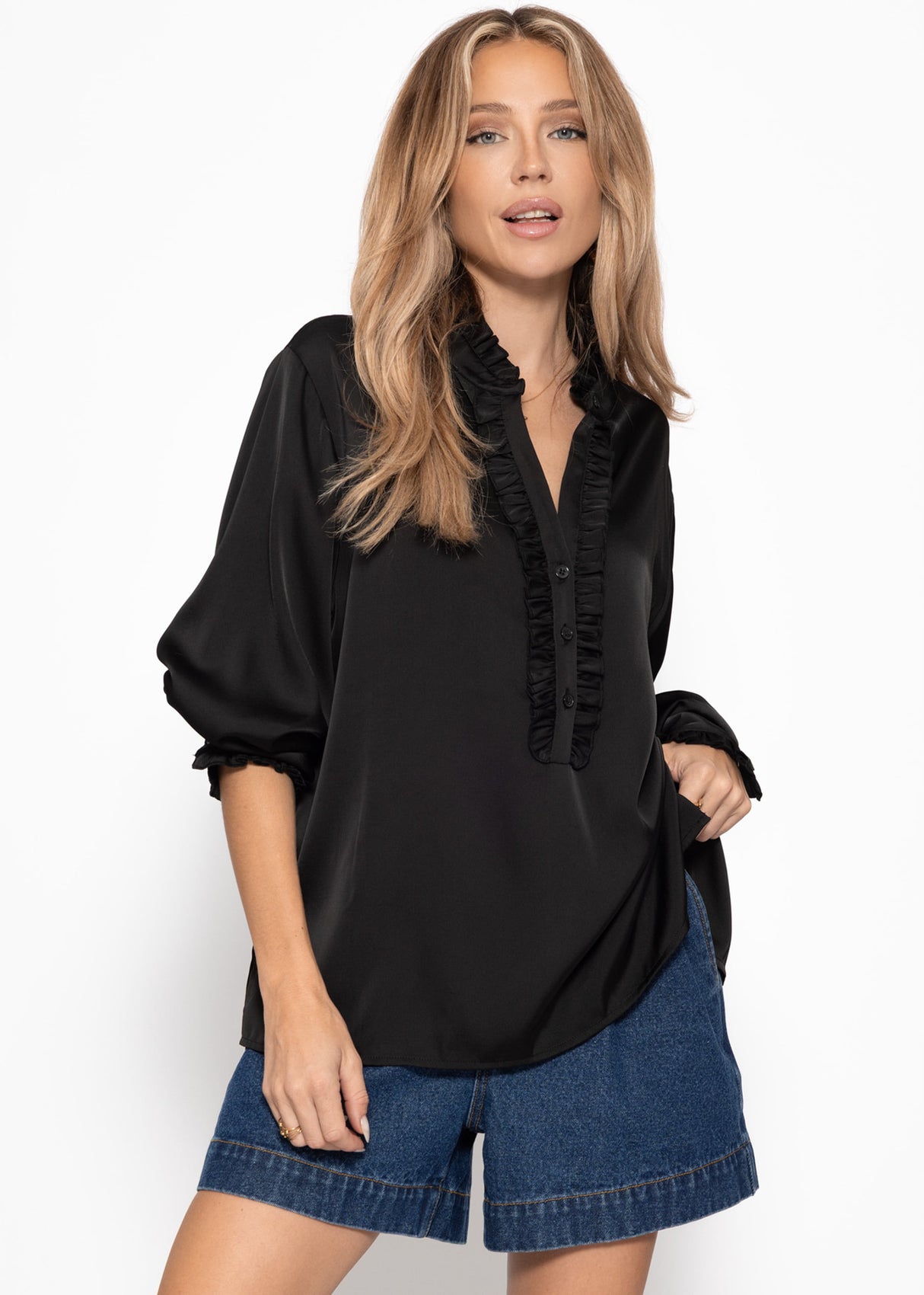 Satinbluse mit Rüschen - schwarz