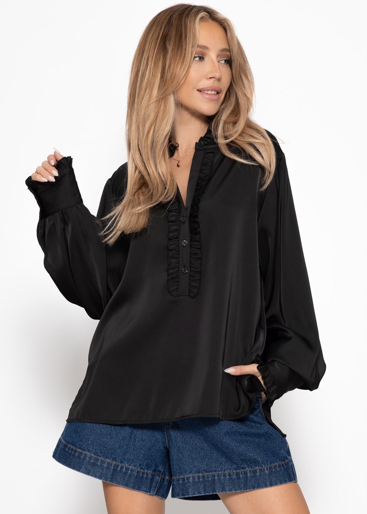 Satinbluse mit Rüschen - schwarz