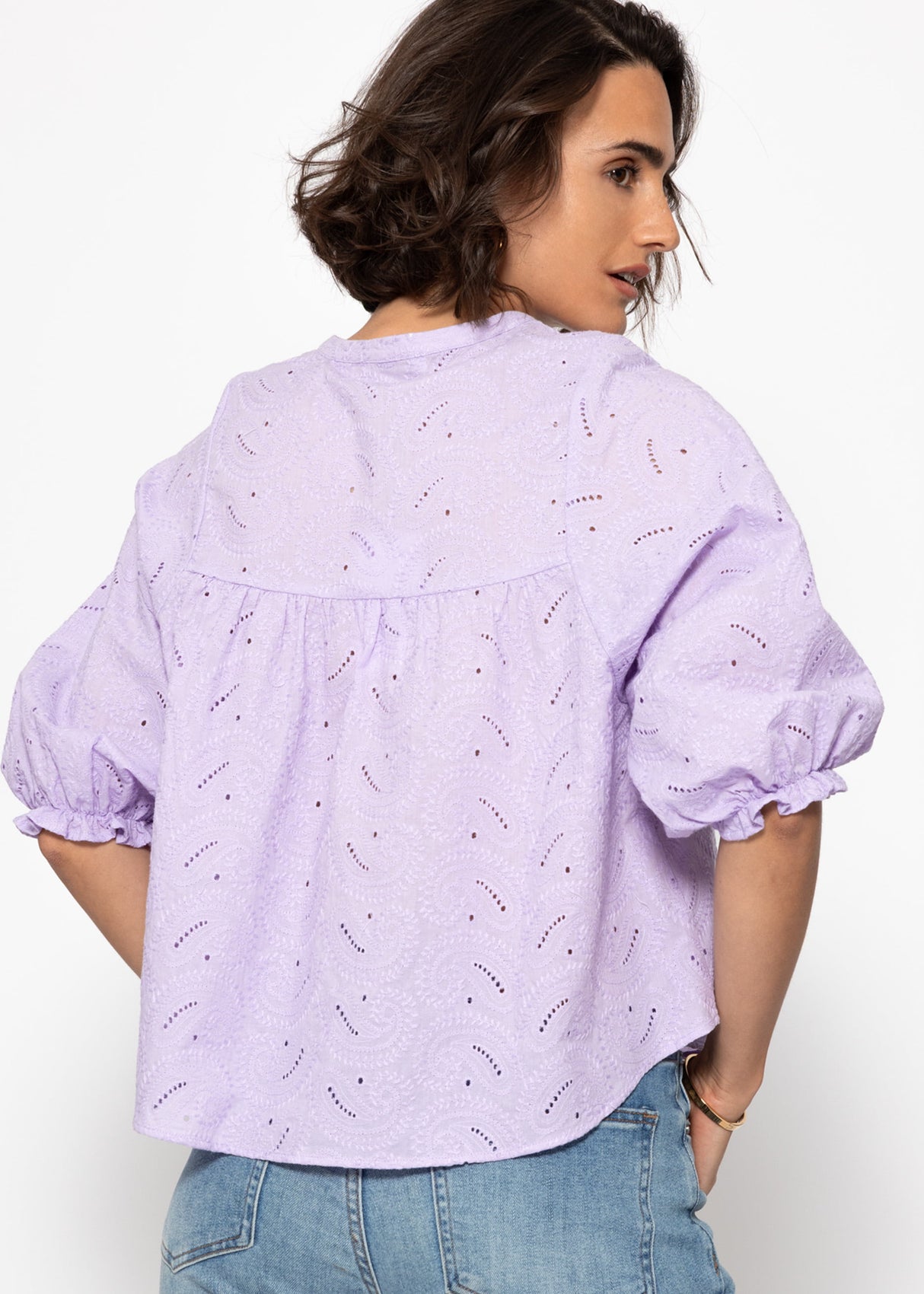 Spitzen Bluse mit kurzen Ballonärmeln - flieder