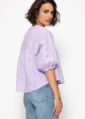 Spitzen Bluse mit kurzen Ballonärmeln - flieder
