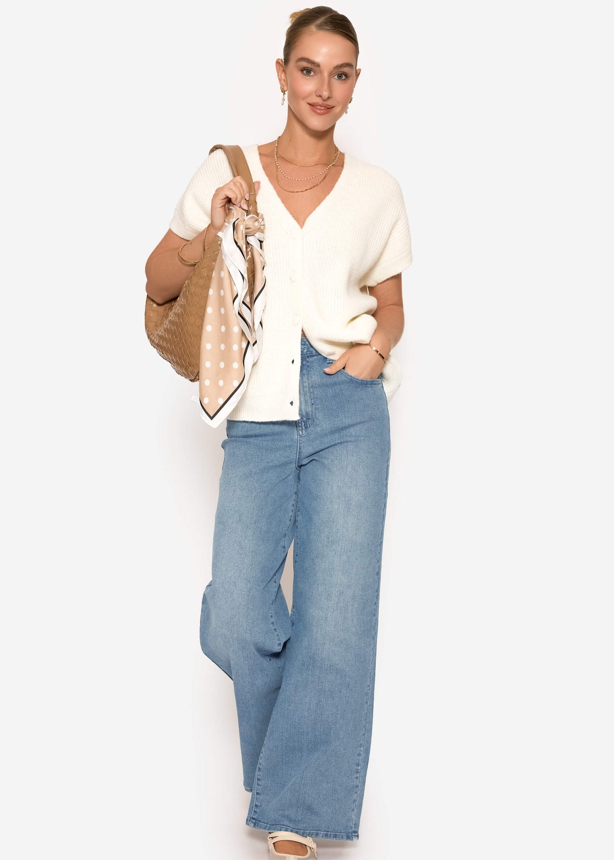 Strickweste mit Herzknöpfen - offwhite