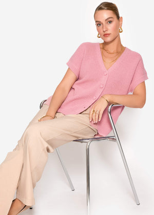 Strickweste mit Herzknöpfen - rosa