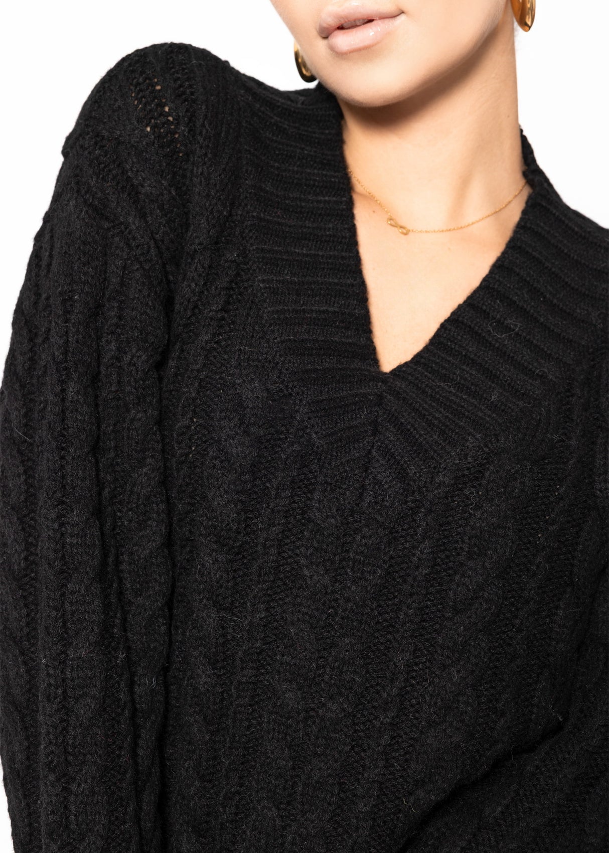 Zopfstrickpullover mit V-Ausschnitt - schwarz