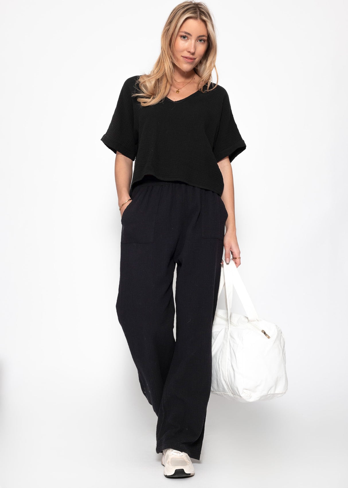 Muslin V-neck shirt - black