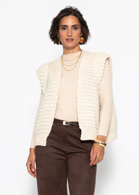 Ärmellose Strickweste mit strukturierten Schultern - offwhite