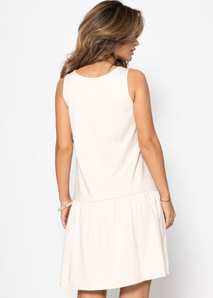 Ärmelloses Kleid mit Volant - beige