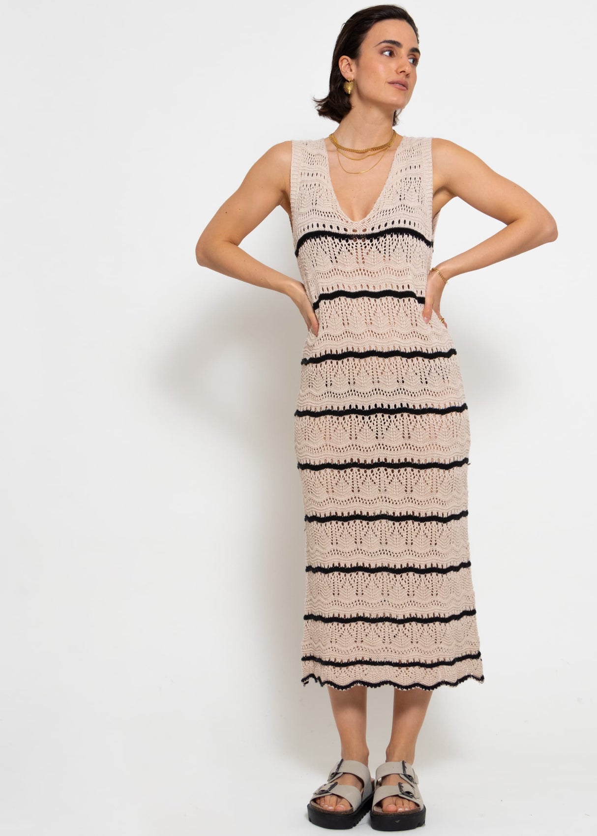 Ärmelloses Strickkleid mit Strukturmuster - beige-schwarz