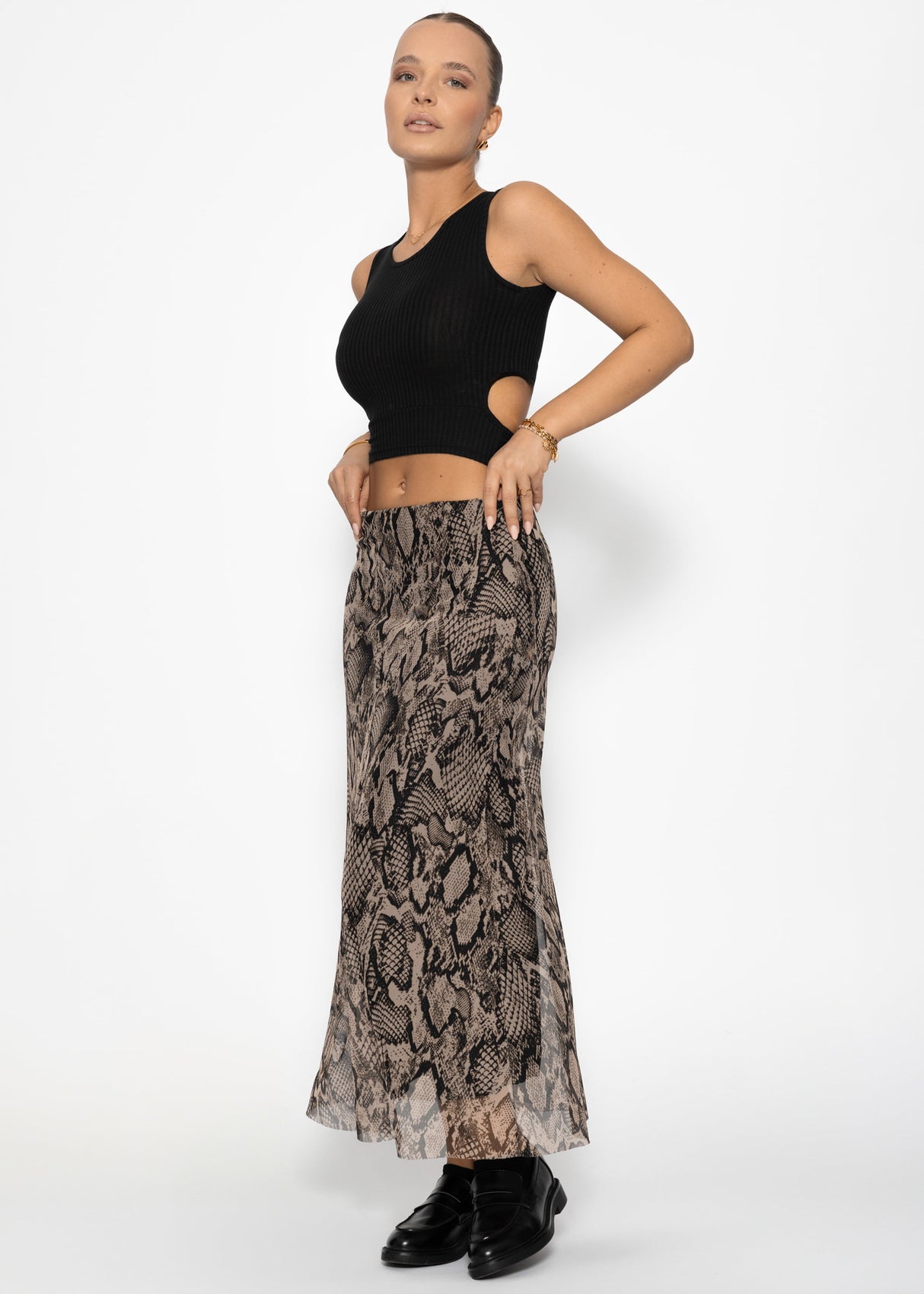 Ausgestellter Meshrock mit Snake-Print - braun