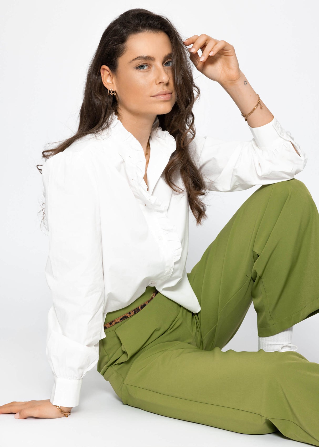 Baumwoll Bluse mit Rüschen - weiß