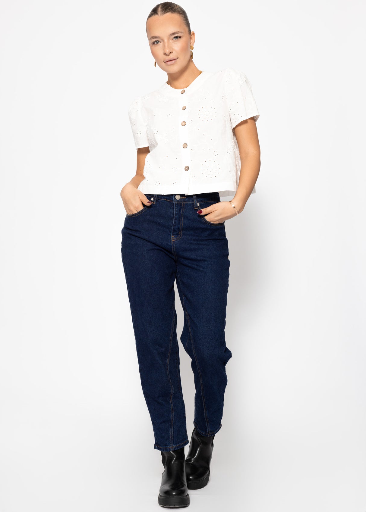 Bluse mit kurzen Ärmeln und Stickerei - offwhite
