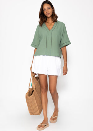 Musselin Bluse mit Spitzeneinsatz - salbeigrün