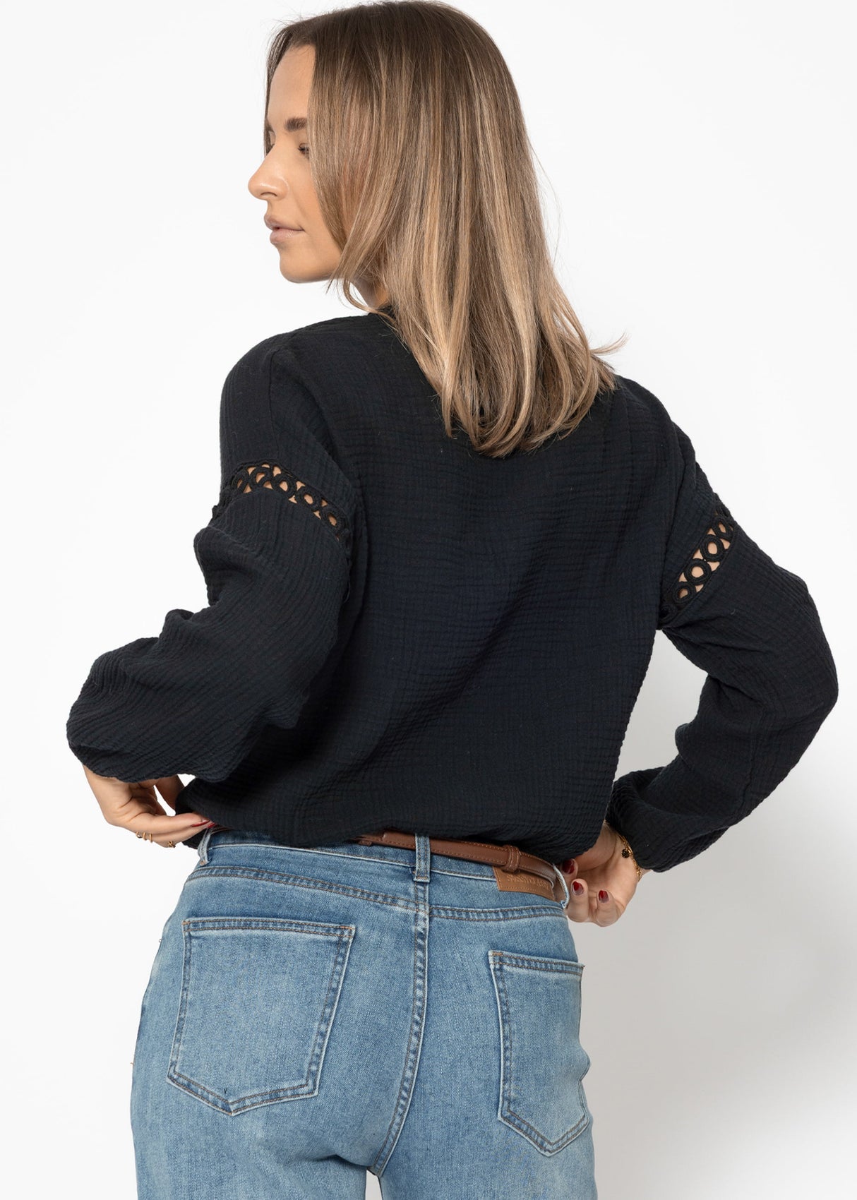 Blouse made of Musselin with lace insert - black