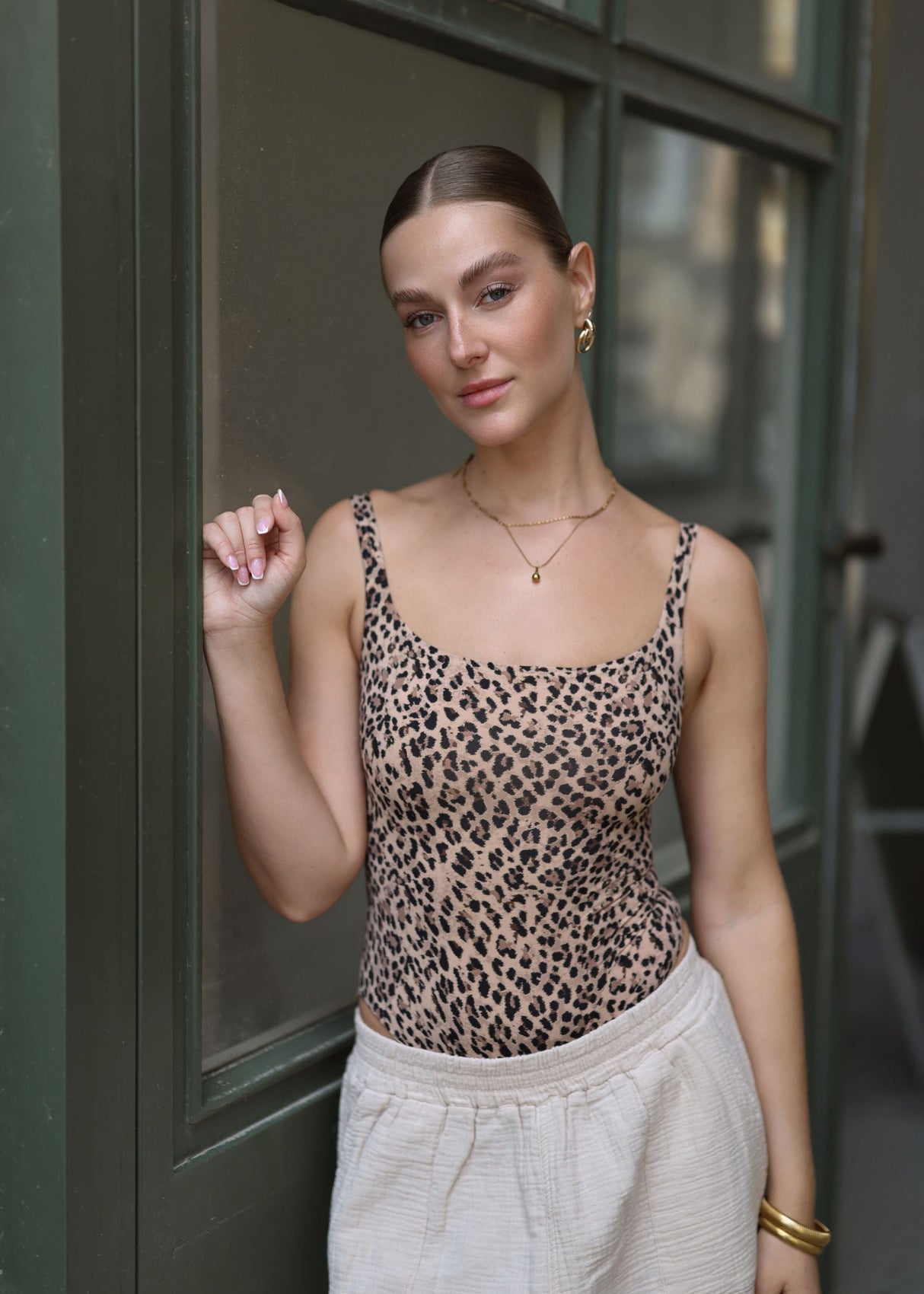 Bodysuit Soft Shapewear mit String und Leo-Print - braun