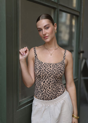 Bodysuit Soft Shapewear mit String und Leo-Print - braun