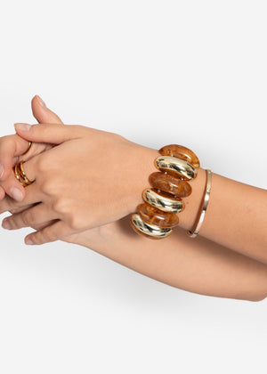 Breites Armband mit goldfarbenen Elementen - hellbraun