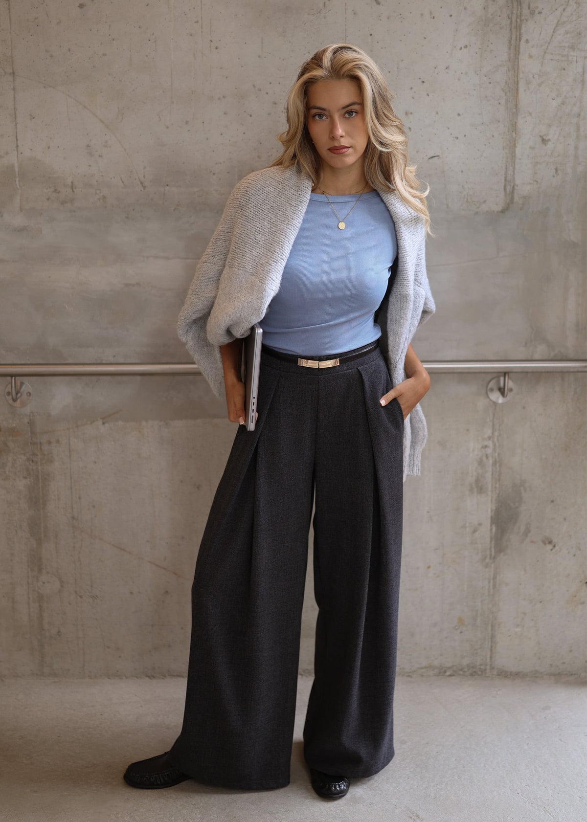 Bundfaltenhose mit weitem Bein - anthrazit