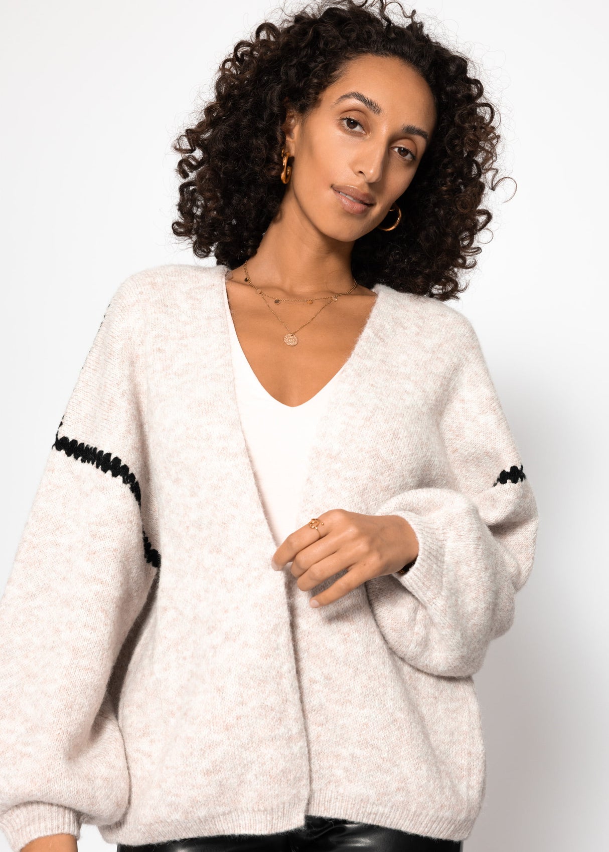 Cardigan mit Ziernähten - offwhite
