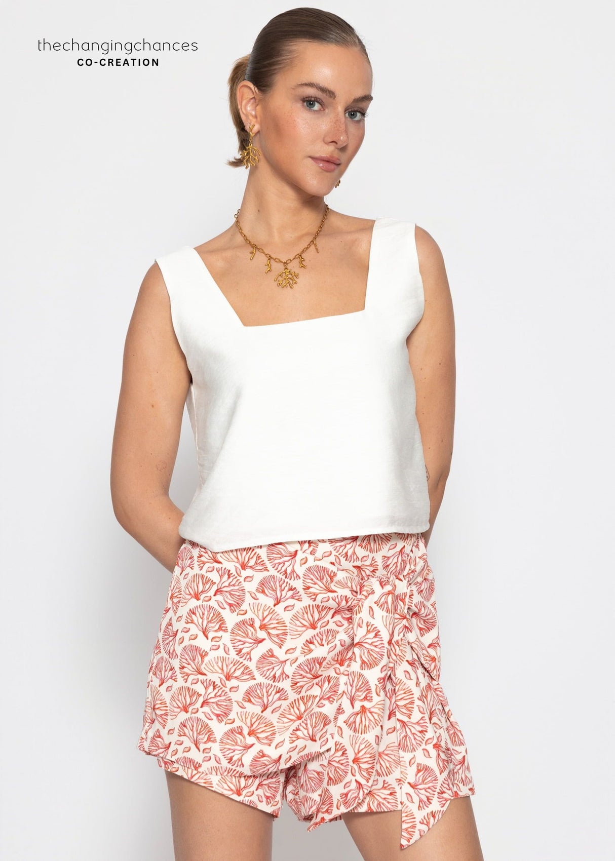 Cropped Top mit breiten Trägern - offwhite